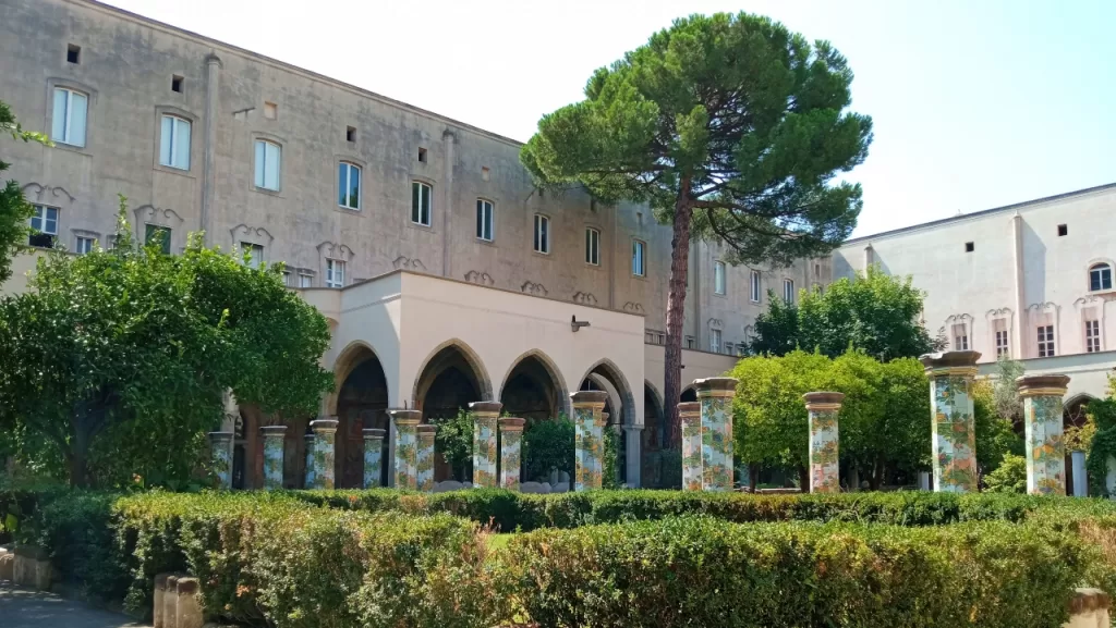 Chiostro di Santa Chiara: visita, orari e prezzi