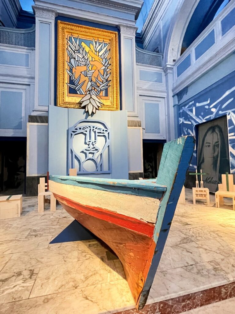 Altare barca in legno Chiesa dei Cristallini
